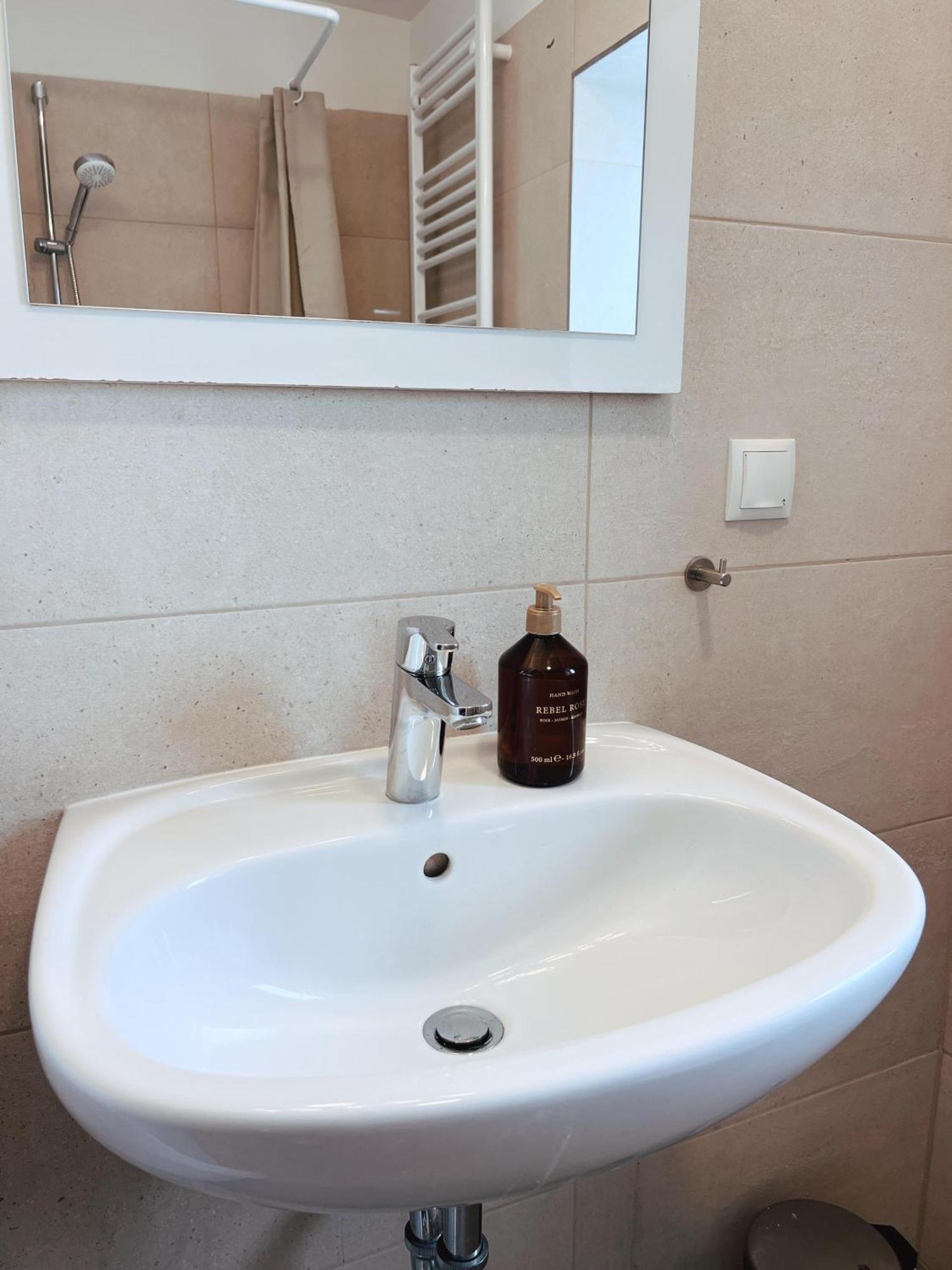 Brunnenmarkt Balcony Apartment Bécs Kültér fotó
